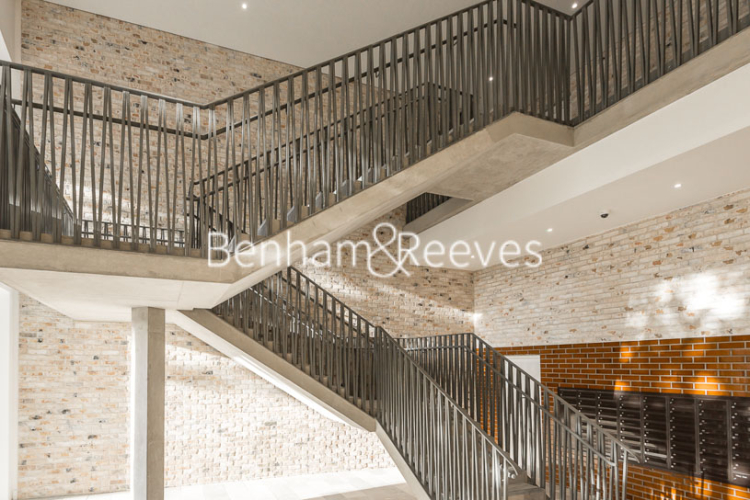 3  bedrooms flat to rent in Delphini Apartments, St George Circus, SE1-image 7
