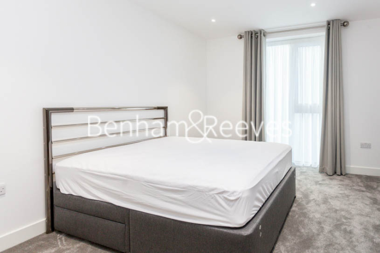 2  bedrooms flat to rent in Admiralty House, London Dock, Vaughan Way, E1W-image 3