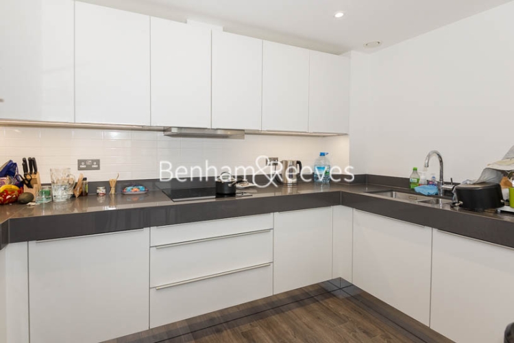3  bedrooms flat to rent in Alie Street, Aldgate East, E1-image 2