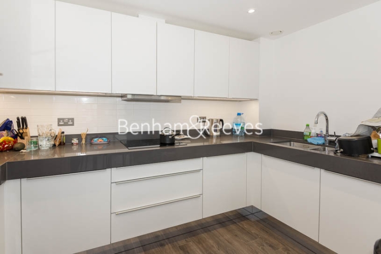 3 bedrooms flat to rent in Alie Street, Aldgate East, E1-image 2