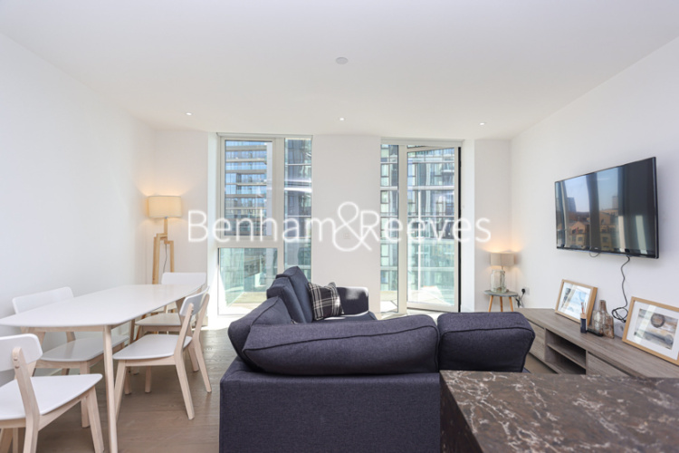 1  bedroom flat to rent in Ariel House, Vaughan Way, E1W-image 1