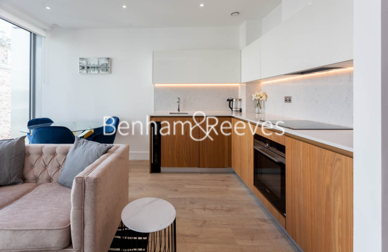 Studio flat to rent in Goodsman Field, Aldgate, E1-image 2