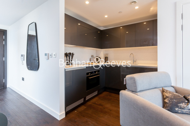 Studio flat to rent in Lavender Place, Royal Mint Street, E1-image 2