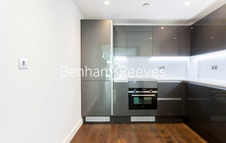 1 bedroom flat to rent in Rosemary Building, Royal Mint Gardens, E1-image 8