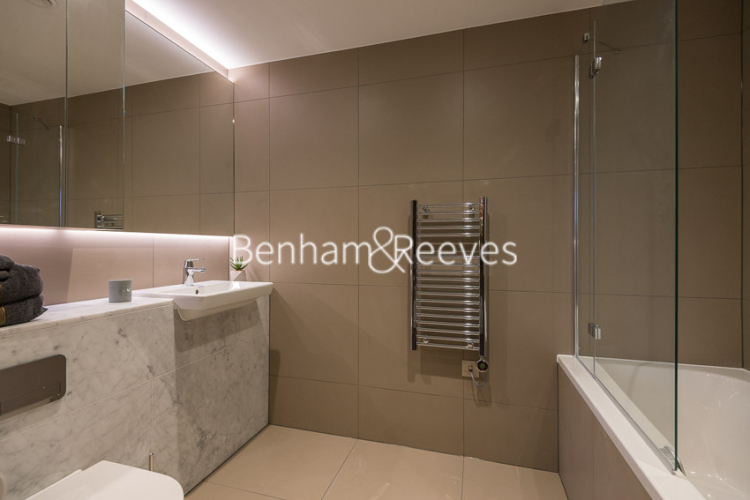 3 bedrooms flat to rent in Rosemary Building, Royal Mint Gardens, E1-image 4