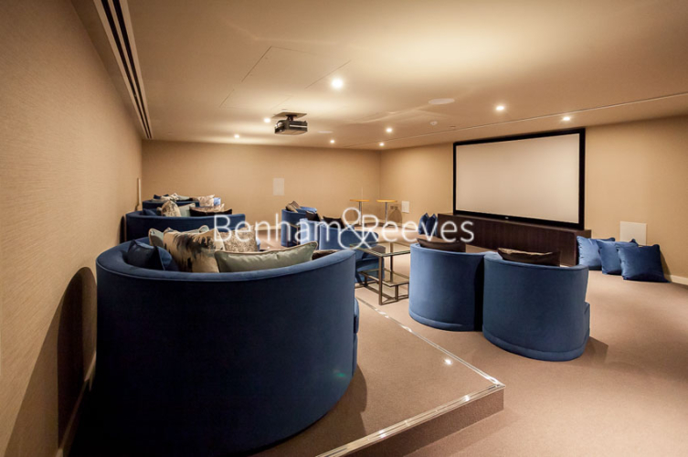 3 bedrooms flat to rent in Rosemary Building, Royal Mint Gardens, E1-image 9