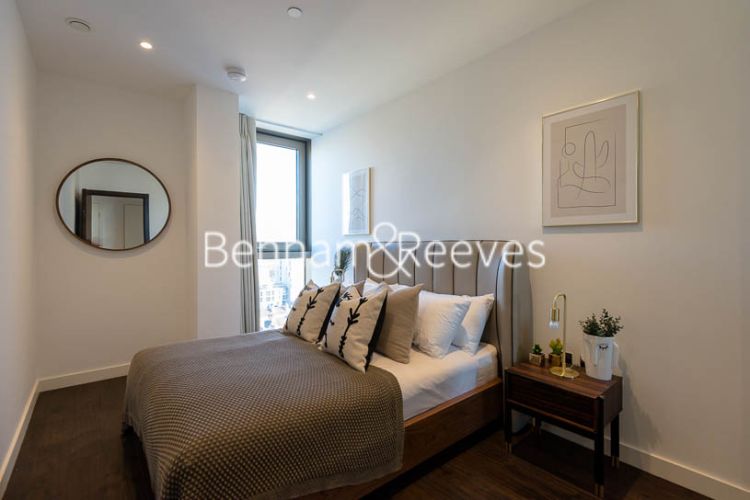 3 bedrooms flat to rent in Rosemary Building, Royal Mint Gardens, E1-image 4