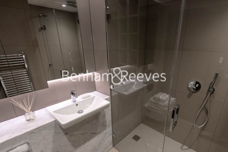 3 bedrooms flat to rent in Rosemary Building, Royal Mint Gardens, E1-image 6