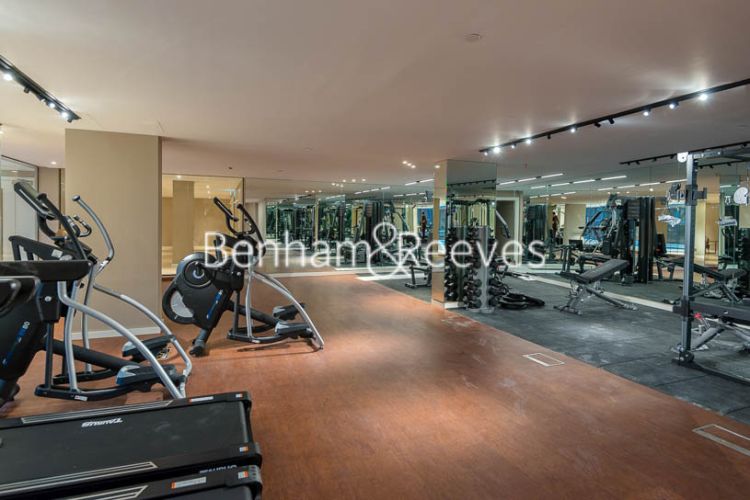 3 bedrooms flat to rent in Rosemary Building, Royal Mint Gardens, E1-image 12