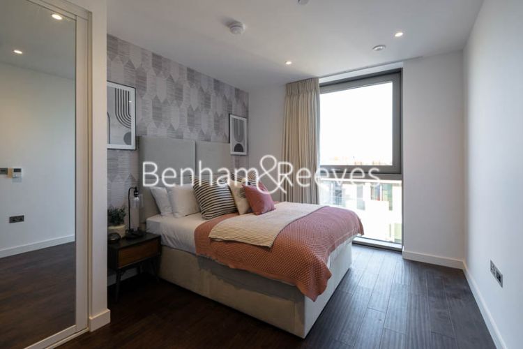 3 bedrooms flat to rent in Rosemary Building, Royal Mint Gardens, E1-image 16