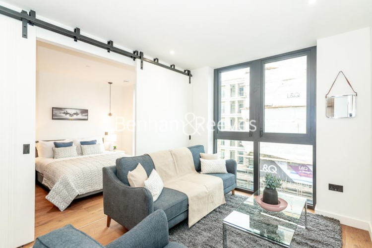 1 bedroom flat to rent in Emery Wharf, London Dock, Wapping, E1W-image 1