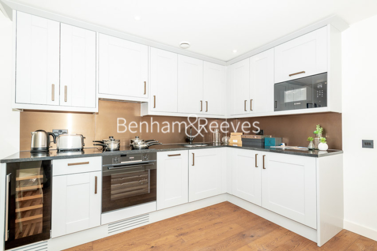 1 bedroom flat to rent in Emery Wharf, London Dock, Wapping, E1W-image 2