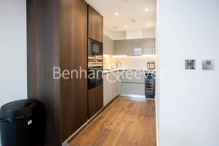 1  bedroom flat to rent in Piazza Walk, Aldgate, E1-image 6