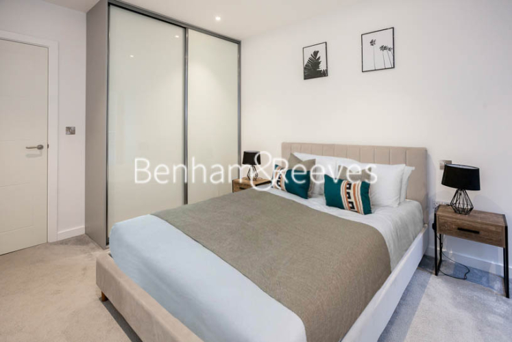 1  bedroom flat to rent in Luxe Tower, Dock Street, E1-image 3