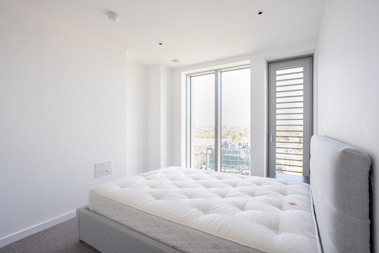 1  bedroom flat to rent in Jacquard Point, Silk District, E1-image 3