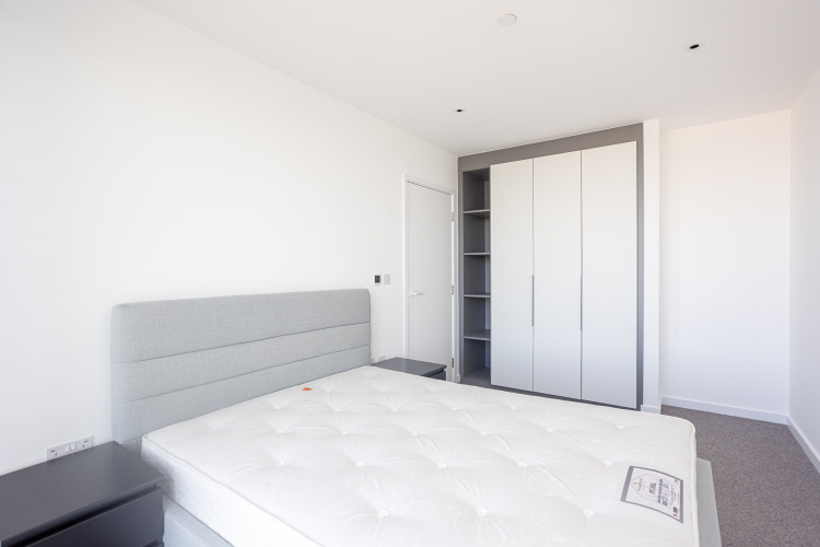 1  bedroom flat to rent in Jacquard Point, Silk District, E1-image 9