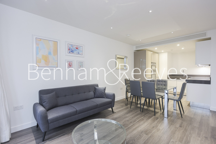 2 bedrooms flat to rent in Kingwood House, Chaucer Gardens, E1-image 1