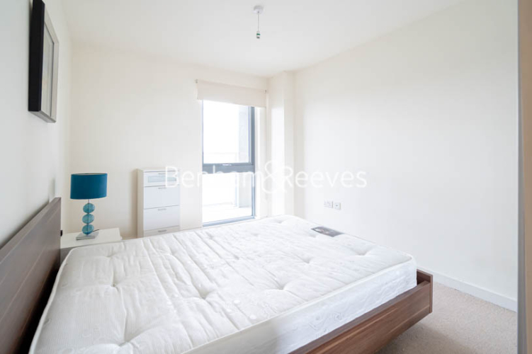 2 bedrooms flat to rent in Crowder Street, Wapping, E1-image 4