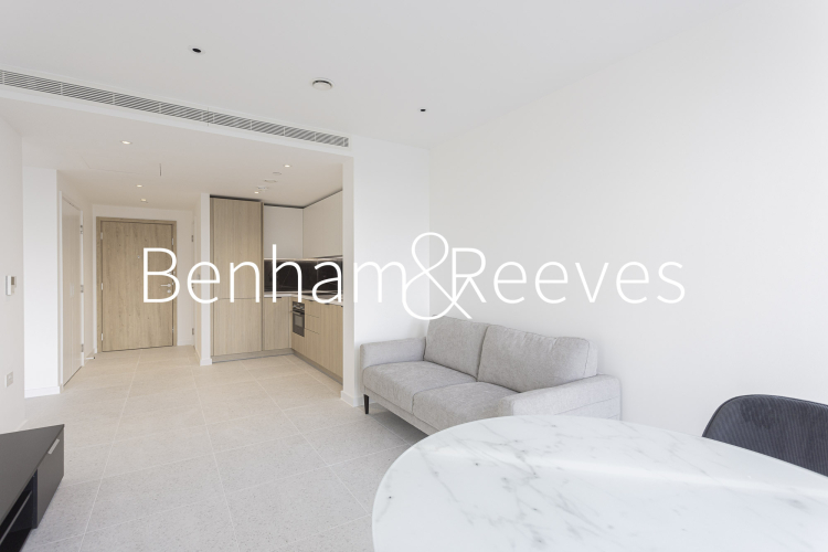 1  bedroom flat to rent in Bouchon Point, Silk District, E1-image 3