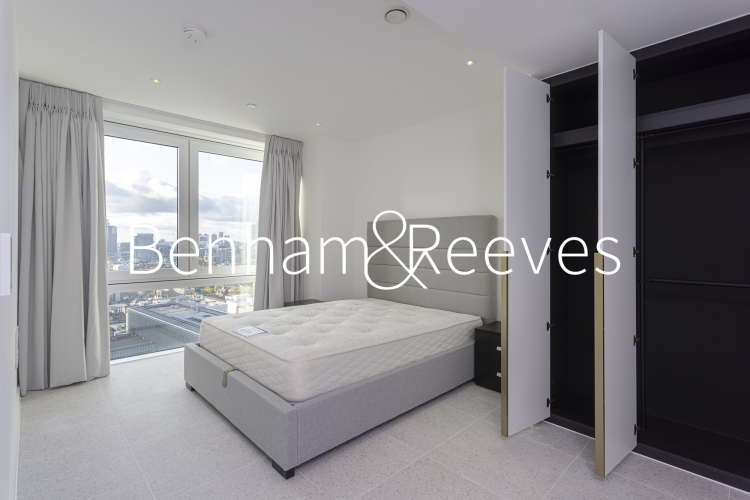 1 bedroom flat to rent in Bouchon Point, Silk District, E1-image 7