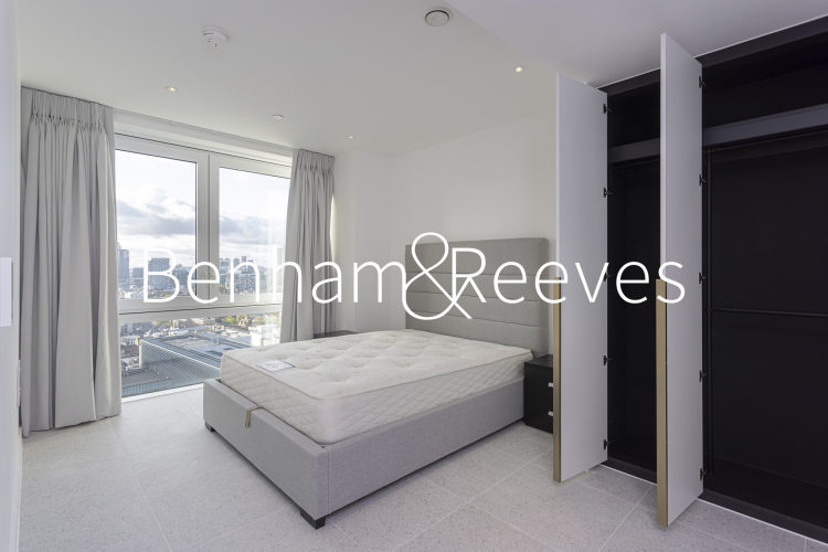 1  bedroom flat to rent in Bouchon Point, Silk District, E1-image 7