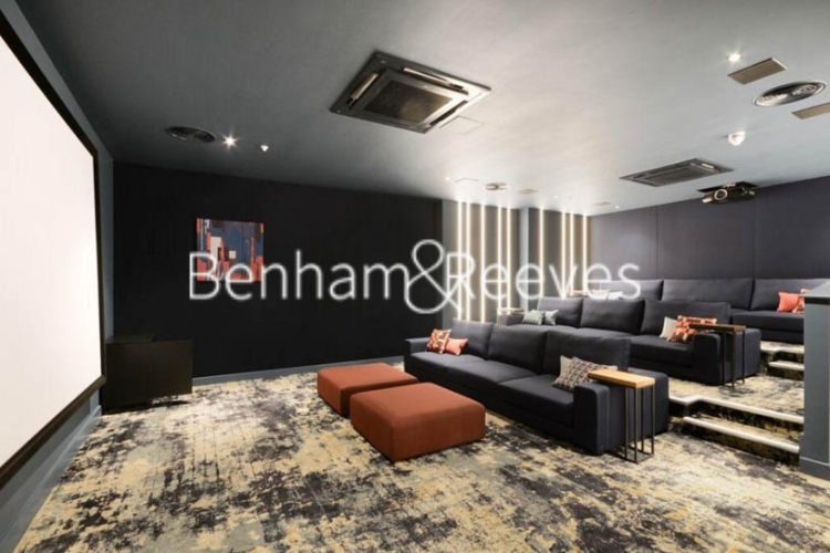 1 bedroom flat to rent in Bouchon Point, Silk District, E1-image 3