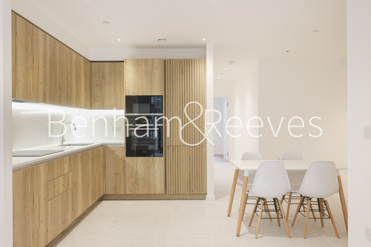 2  bedrooms flat to rent in Bouchon Point, Cendal Crescent, E1-image 2