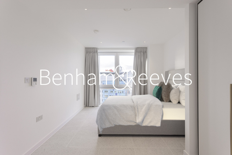 2  bedrooms flat to rent in Bouchon Point, Cendal Crescent, E1-image 3