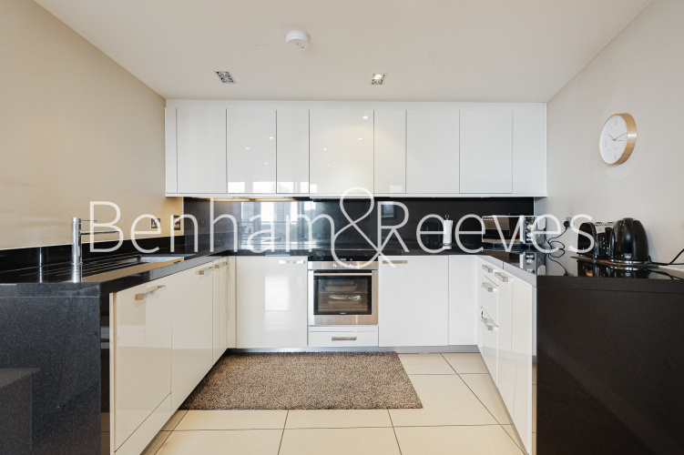2  bedrooms flat to rent in Times Square, City Quarter, E1-image 2