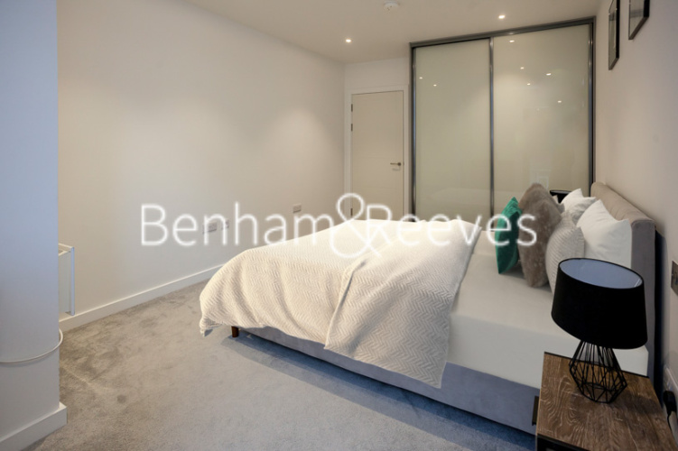 1  bedroom flat to rent in Luxe Tower, Dock Street, E1-image 2
