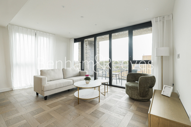 3  bedrooms flat to rent in Boxwood Gardens, London Dock, E1W-image 1