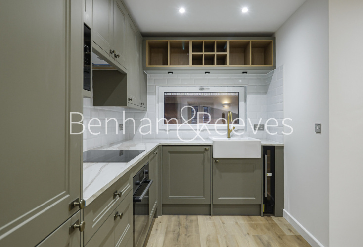 3  bedrooms flat to rent in Mews Street, St Katherine Docks, Wapping, E1W-image 2