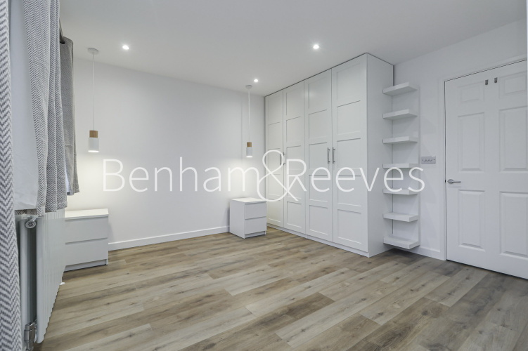 3  bedrooms flat to rent in Mews Street, St Katherine Docks, Wapping, E1W-image 3