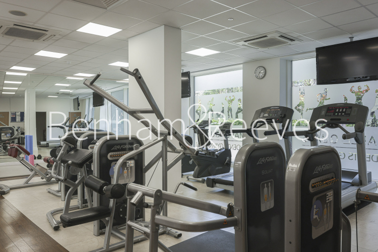 1  bedroom flat to rent in Montreal House, Surrey Quays Road, SE16-image 4