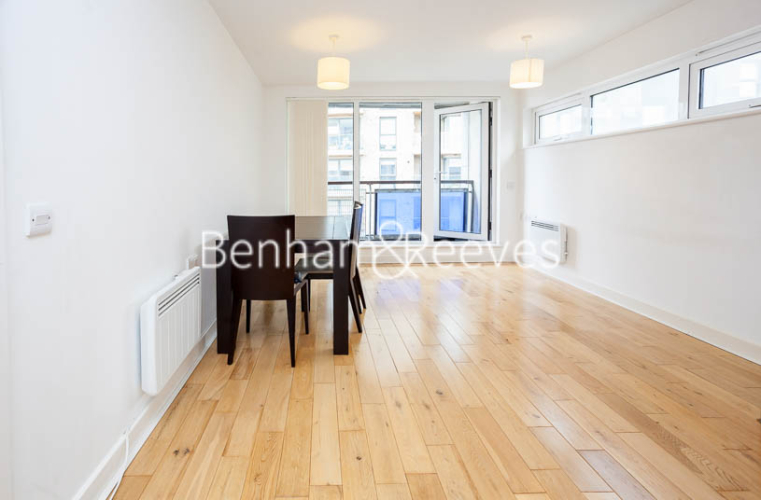2  bedrooms flat to rent in Tarves Way, Surrey Quays, SE10-image 1