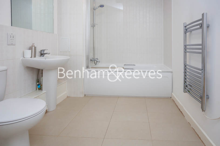 2  bedrooms flat to rent in Tarves Way, Surrey Quays, SE10-image 5