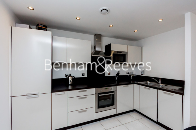 1  bedroom flat to rent in Fairmont House, Albatross Way, SE16-image 2