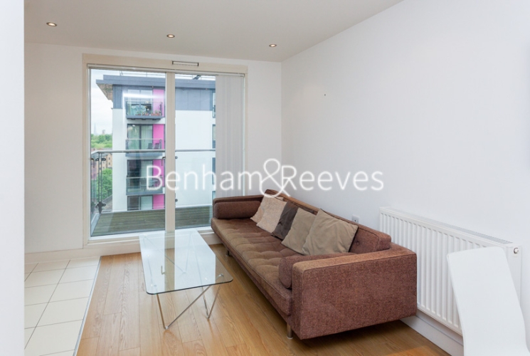 Studio flat to rent in Conington Road, Lewisham, SE13-image 1