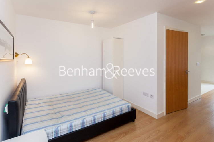 Studio flat to rent in Conington Road, Lewisham, SE13-image 3