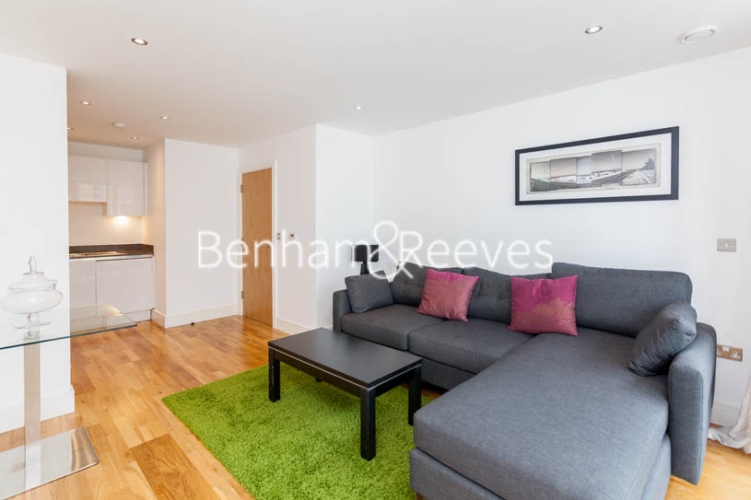 1  bedroom flat to rent in Dowells Street, Surrey Quays, SE10-image 1
