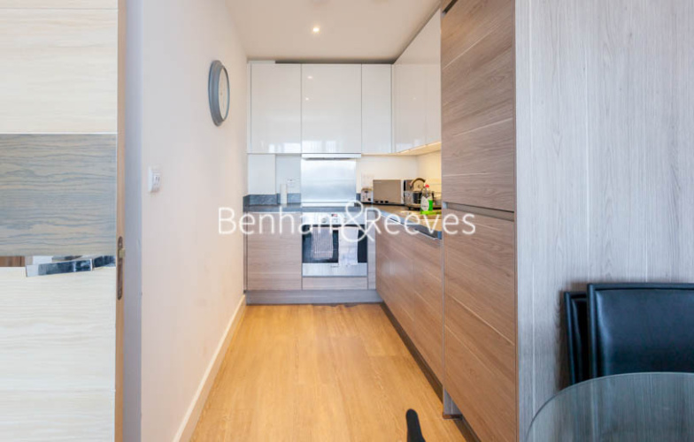 1  bedroom flat to rent in Seafarer Way, Surrey Quays, SE16-image 2