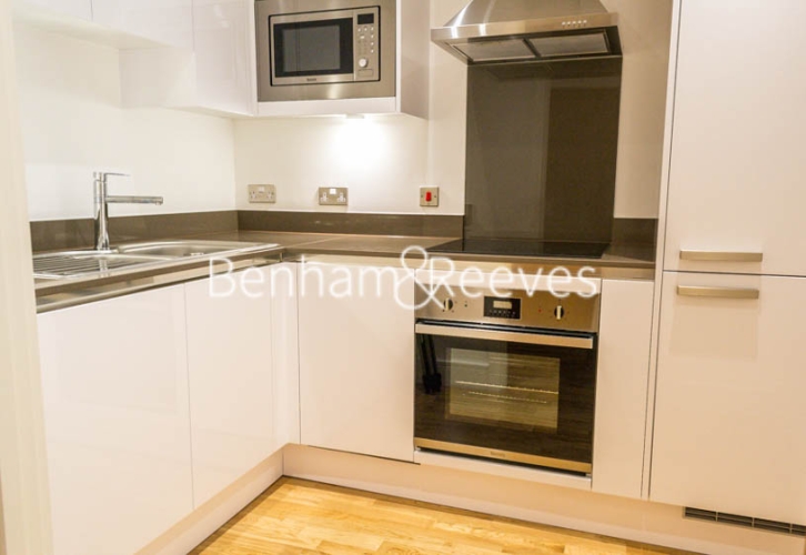 1 bedroom flat to rent in Admirals Tower, New Capital Quay, Greenwich, SE10-image 2