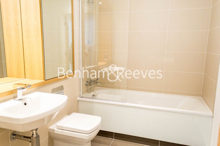 1  bedroom flat to rent in Admirals Tower, New Capital Quay, Greenwich, SE10-image 4