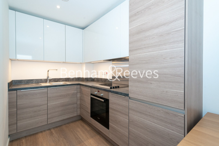1  bedroom flat to rent in Whiting Way, Surrey Quays, SE16-image 2