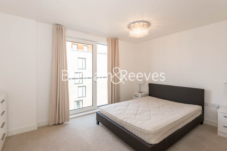 3  bedrooms flat to rent in Seafarer Way, Surrey Quays, SE16-image 6