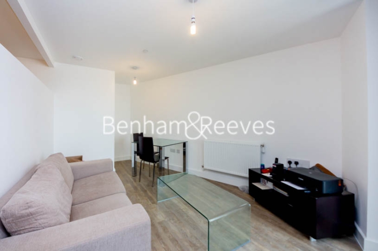 1  bedroom flat to rent in Cornmill Lane, Surrey Quays, SE13-image 1