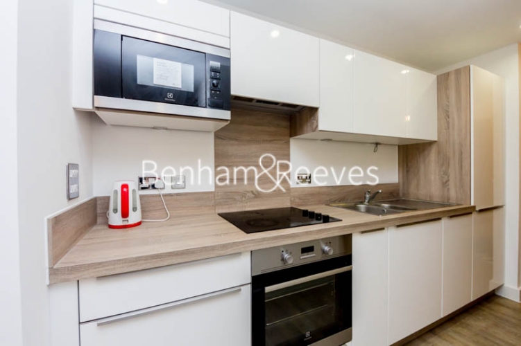 1 bedroom flat to rent in Cornmill Lane, Surrey Quays, SE13-image 2