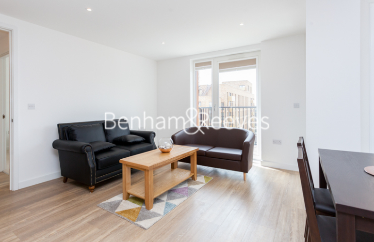 2  bedrooms flat to rent in Royal Victoria Gardens, Whiting Way, SE16-image 1