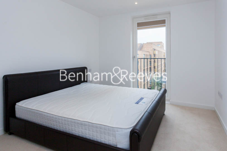 2  bedrooms flat to rent in Royal Victoria Gardens, Whiting Way, SE16-image 4
