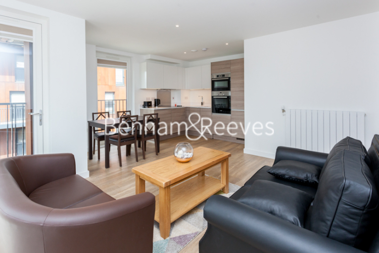 2  bedrooms flat to rent in Royal Victoria Gardens, Whiting Way, SE16-image 9